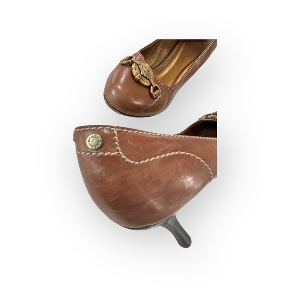 Swiss Bally Medallion Leather Pumps - Picture 8 of 12